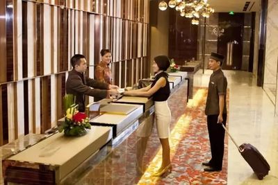 酒店服务管理100词条精解 从理念到实践的全方位指南